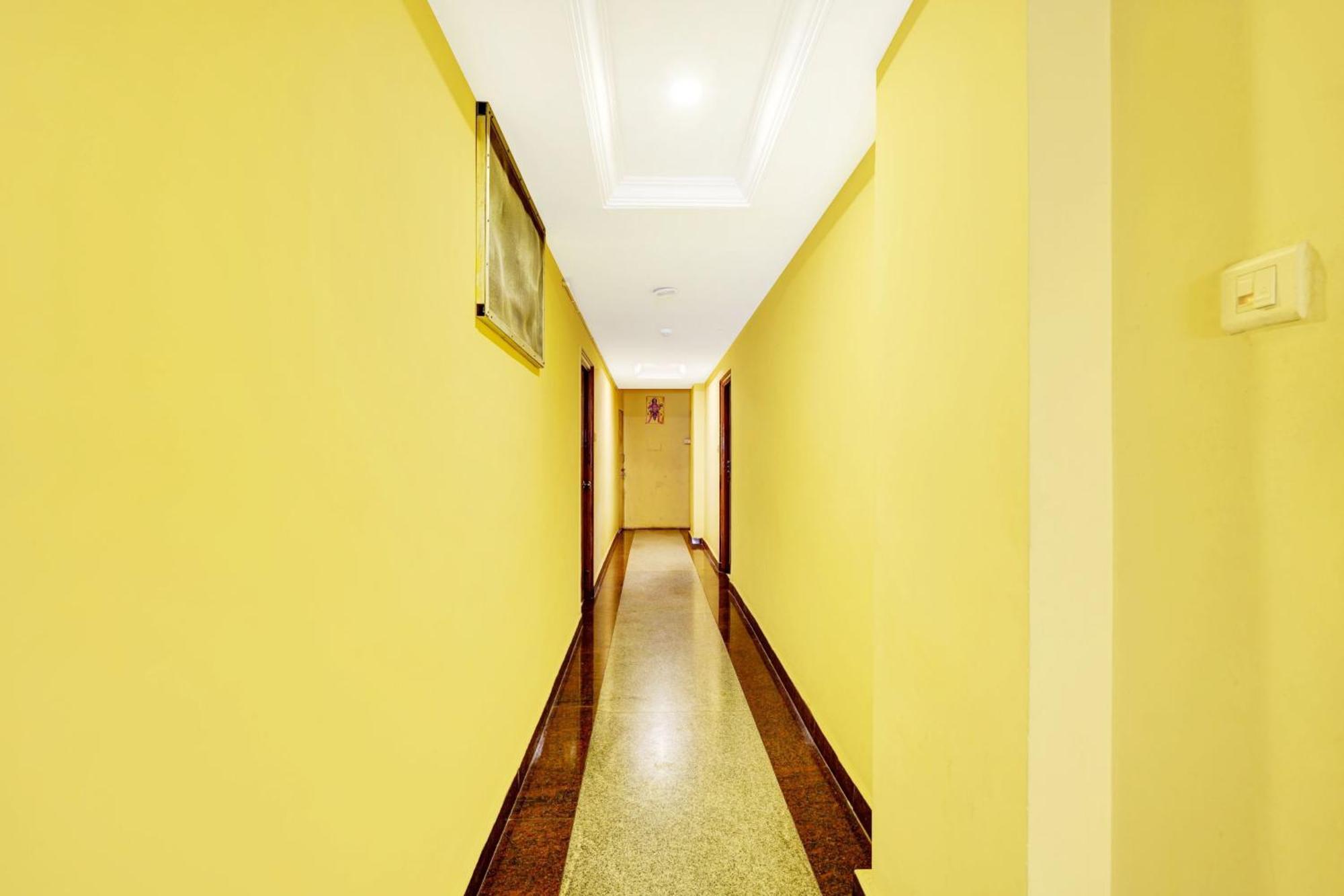 Super Hotel O Padmavathi Puram Near Railway Station ตีรูปาติ ภายนอก รูปภาพ