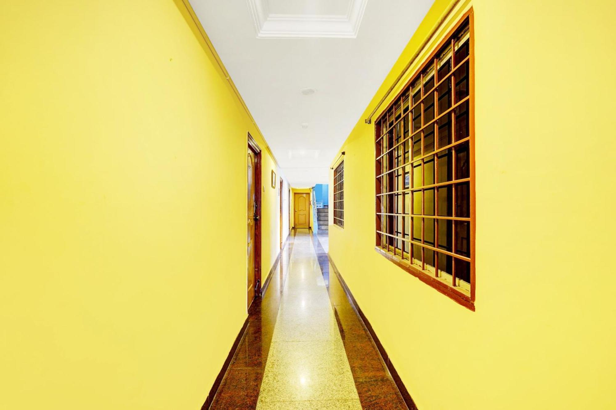 Super Hotel O Padmavathi Puram Near Railway Station ตีรูปาติ ภายนอก รูปภาพ