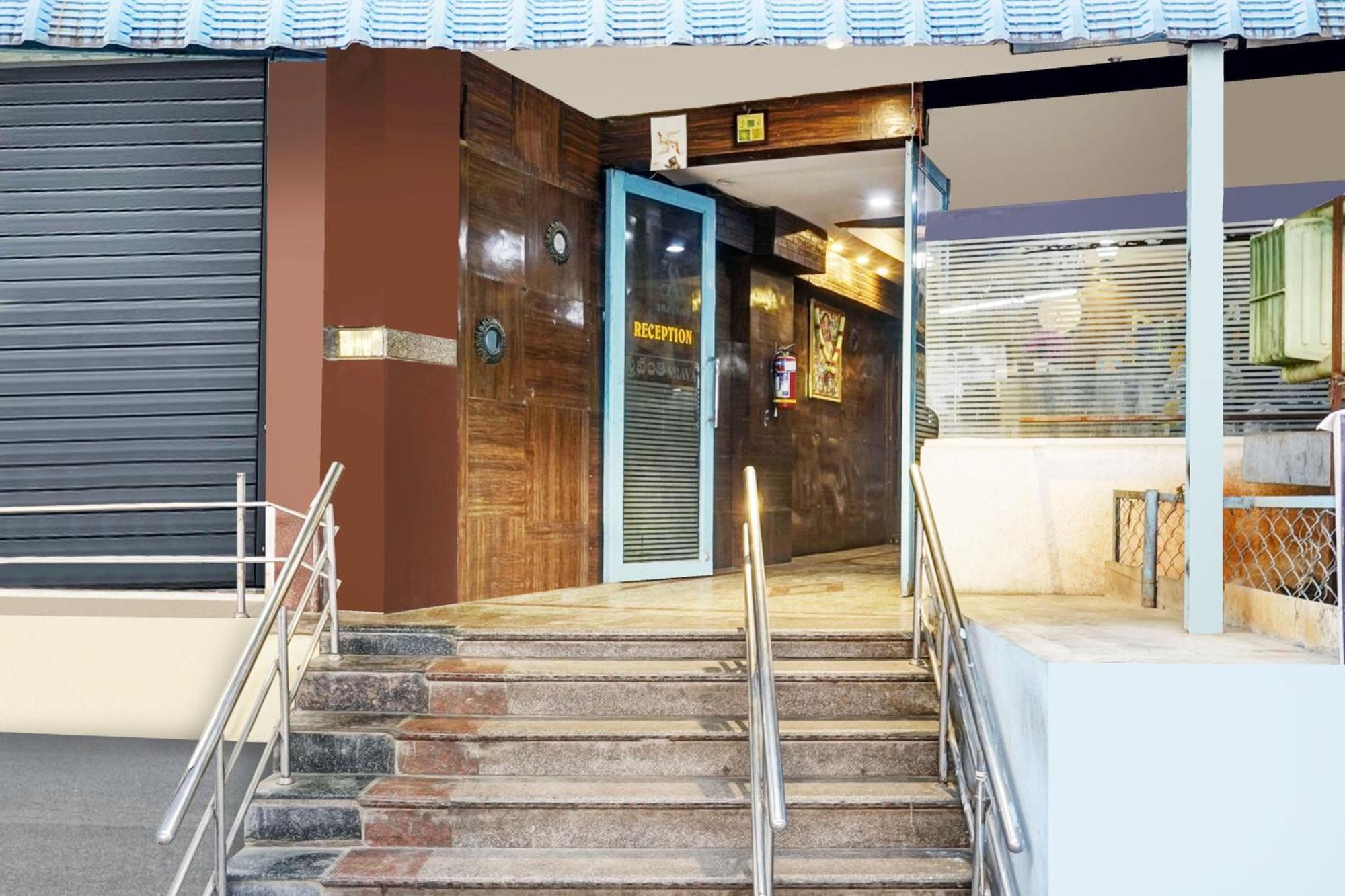 Super Hotel O Padmavathi Puram Near Railway Station ตีรูปาติ ภายนอก รูปภาพ